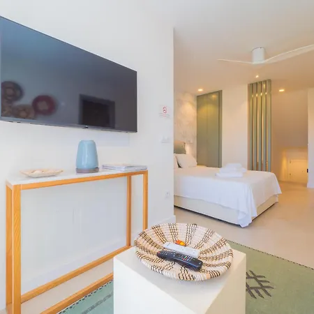 Cubo's Estudio Cabopino Port & Parking Apartment Marbella