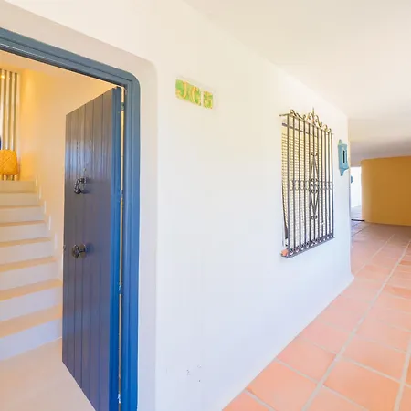Apartment Cubo's Estudio Cabopino Port & Parking