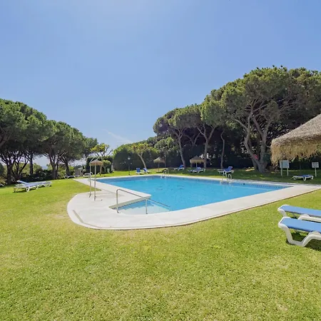 Cubo's Estudio Cabopino Port & Parking Apartment Marbella