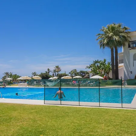 Cubo's Estudio Cabopino Port & Parking Apartment