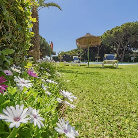 Cubo's Estudio Cabopino Port & Parking *